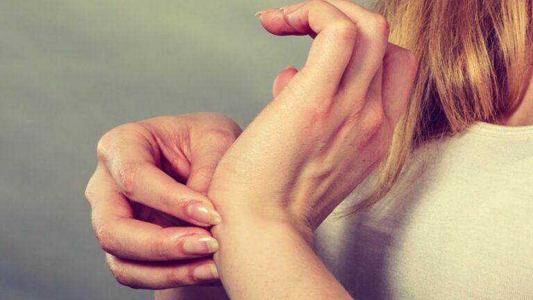 what does it mean when your left hand itches spiritually